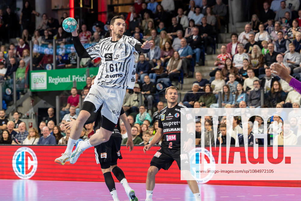 Hendrik Pekeler (THW Kiel, 61) beium Wurf. GER, HC Erlangen vs. THW Kiel, Handball, Opel Handball-Bundesliga, 10. Spieltag, Spielzeit 2026 2027, 24.10.2026 GER, HC Erlangen vs. THW Kiel, Handball, Opel Handball-Bundesliga, 10. Spieltag, Spielzeit 2026 2027, 24.10.2026 Nuernberg