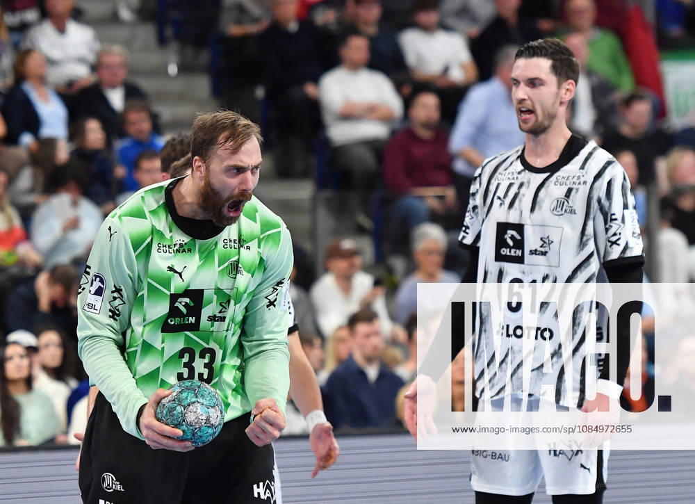 2 - Handball - 1. Bundesliga DAIKIN HBL - Saison 2026 2027 - 10. Spieltag: HC Erlangen Metropolregion Nürnberg HCE - THW Kiel - OGo - - Andreas Wolff (33, THW Kiel) Jubel Freude