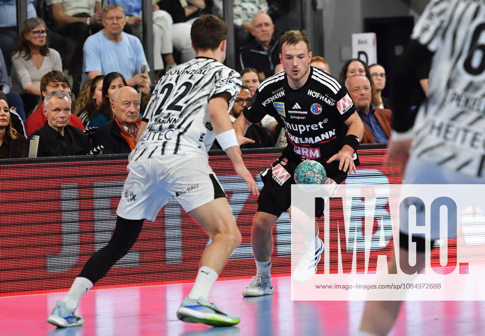 2 - Handball - 1. Bundesliga DAIKIN HBL - Saison 2026 2027 - 10. Spieltag: HC Erlangen Metropolregion Nürnberg HCE - THW Kiel - OGo - - Rasmus Ankermann (22, THW Kiel) Frieder Bandlow (2, HC Erlangen HCE )