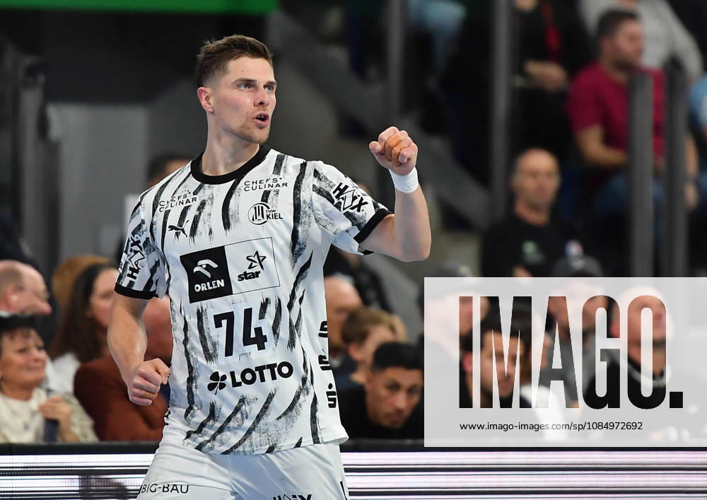 2 - Handball - 1. Bundesliga DAIKIN HBL - Saison 2026 2027 - 10. Spieltag: HC Erlangen Metropolregion Nürnberg HCE - THW Kiel - OGo - - Vincent Büchner (74, THW Kiel) Jubel Freude