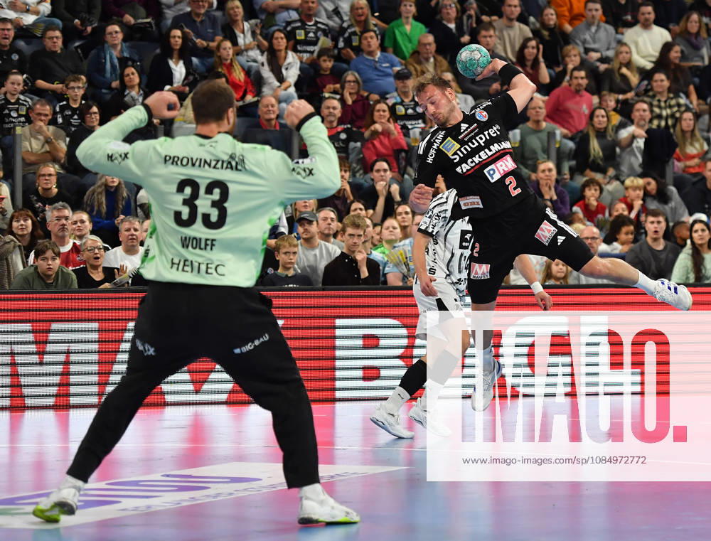 2 - Handball - 1. Bundesliga DAIKIN HBL - Saison 2026 2027 - 10. Spieltag: HC Erlangen Metropolregion Nürnberg HCE - THW Kiel - OGo - - Andreas Wolff (33, THW Kiel) Frieder Bandlow (2, HC Erlangen HCE )