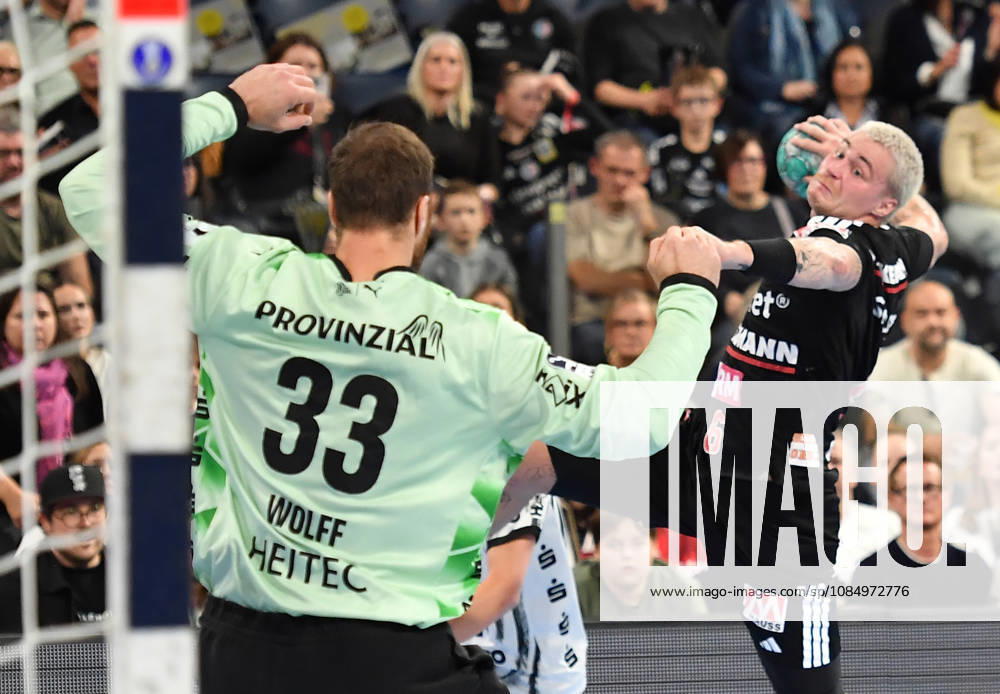 2 - Handball - 1. Bundesliga DAIKIN HBL - Saison 2026 2027 - 10. Spieltag: HC Erlangen Metropolregion Nürnberg HCE - THW Kiel - OGo - - Andreas Wolff (33, THW Kiel) Marek Nissen (6, HC Erlangen HCE )