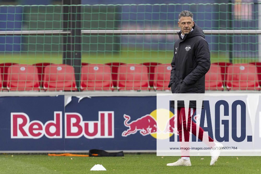 GER, Leipzig, Fussball, oeffentliches Training RB Leipzig im Bild v.l.: Martin Demichelis (Cheftrainer RB Leipzig), 25.10.2026, RB Leipzig Training Akademie Cottaweg Leipzig DFL DFB REGULATIONS PROHIBIT ANY USE OF PHOTOGRAPHS AS IMAGE SEQUENCES AND OR QUASI-VIDEO,