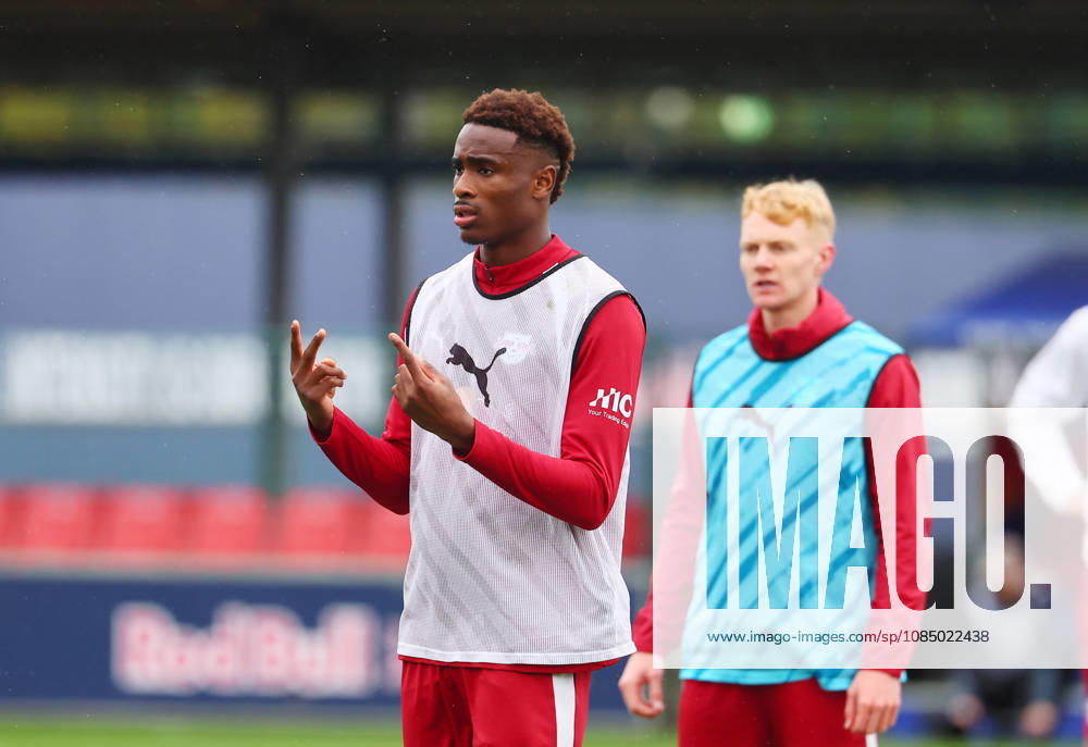 RB Leipzig Training Bundesliga Leipzig, 25.10.2026, RBL Akademie Trainingszentrum, Fussball, Bundesliga , RB Leipzig - Training , Im Bild v.l.: Abdoul Kone ( 2, RB Leipzig) und Nicolas Seiwald (13, RB Leipzig),