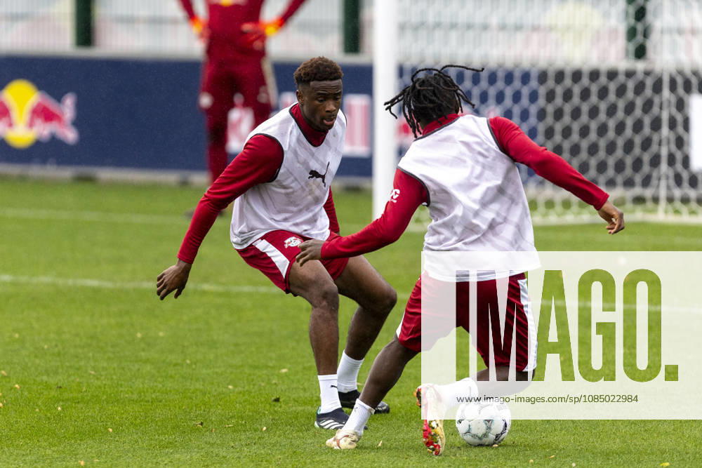 GER, Leipzig, Fussball, oeffentliches Training RB Leipzig im Bild v.l.: Abdoul Kone (RB Leipzig 02), Johan Bakayoko (RB Leipzig 11), Zweikampf 25.10.2026, RB Leipzig Training Akademie Cottaweg Leipzig DFL DFB REGULATIONS PROHIBIT ANY USE OF PHOTOGRAPHS AS IMAGE SEQUENCES AND OR QUASI-VIDEO,