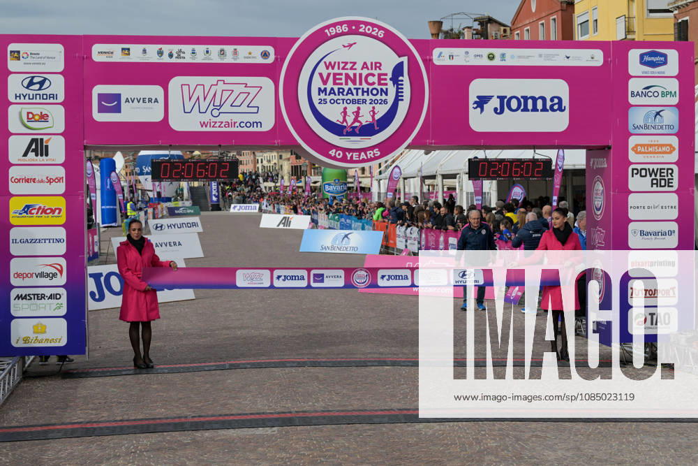 TRACK AND FIELD - Marathon - 40th Venice Marathon 2026 Photo by IPA ABACAPRESS.COM90160993 - Finish line of the Venice Marathon during the 40th Venice Marathon in 2026, a marathon race in Venice, Italy, on October 25, 2026 Venice Italy