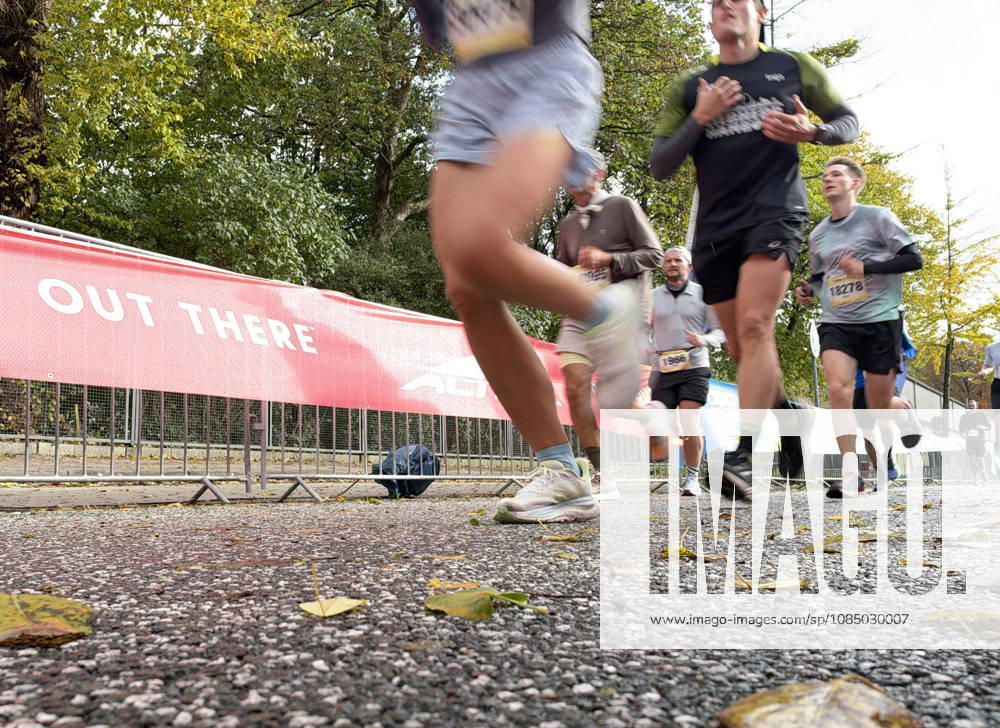 Halbmarathon, Hamburg Hamburg, LAUFEN Heller Halbmarathon Mehr als 20.000 Läufer waren beim Halbmarathon durch die Hamburger City dabei Hamburg Hafen Elbe City Hamburg Deutschland