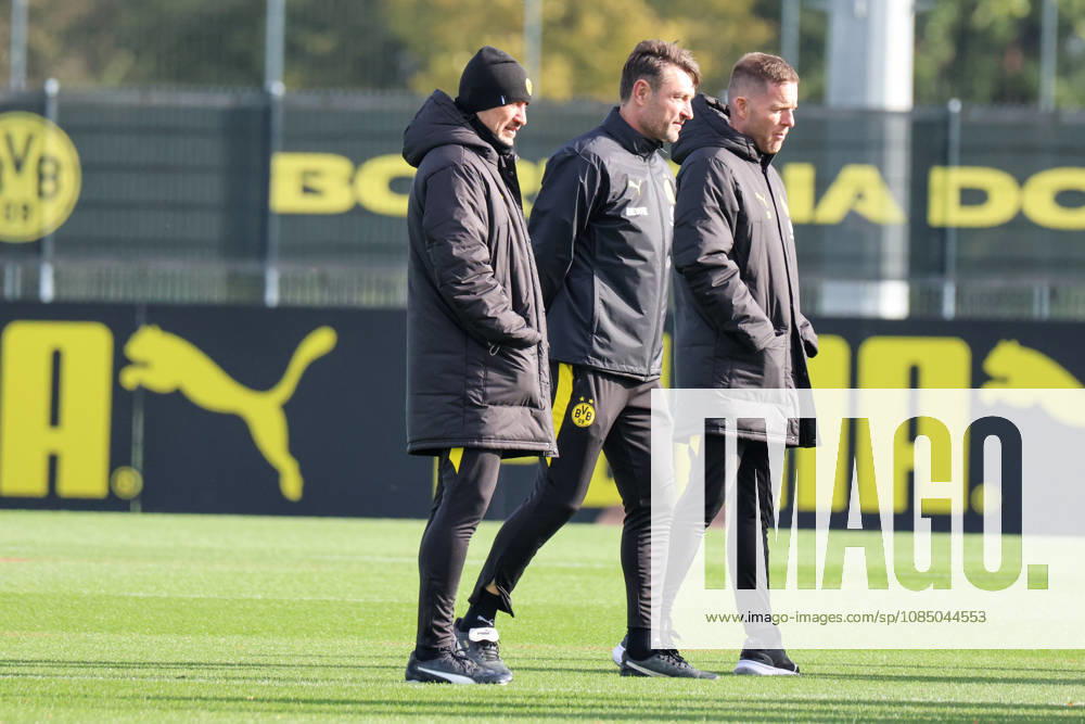 Dortmund, Deutschland: 25.10.2026 - Öffentliches Training - Borussia Dortmund Im Bild: v.li. Cheftrainer Niko Kovac (BVB) und Co-Trainer Robert Kovac (BVB)