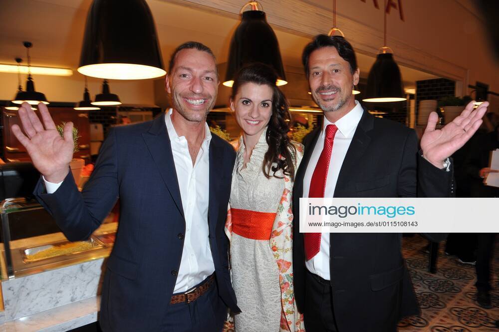 Friedemann Findeis (Inhaber L Osteria), Caroline Dippold (Innenarchitektin, L Osteria), Klaus Rader (Inhaber L Osteria) Eroeffnung der L Osteria Muenchen im Kuenstlerhaus in Muenchen