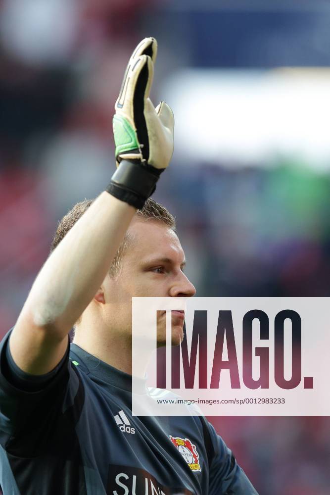 Fussball Bundesliga FSV Mainz 05 - Bayer 04 Leverkusen Spieltag 25 Fussball Maenner Saison 2012 13 Bernd LENO (Torwart, Bayer 04 Leverkusen - 1) bedankt sich