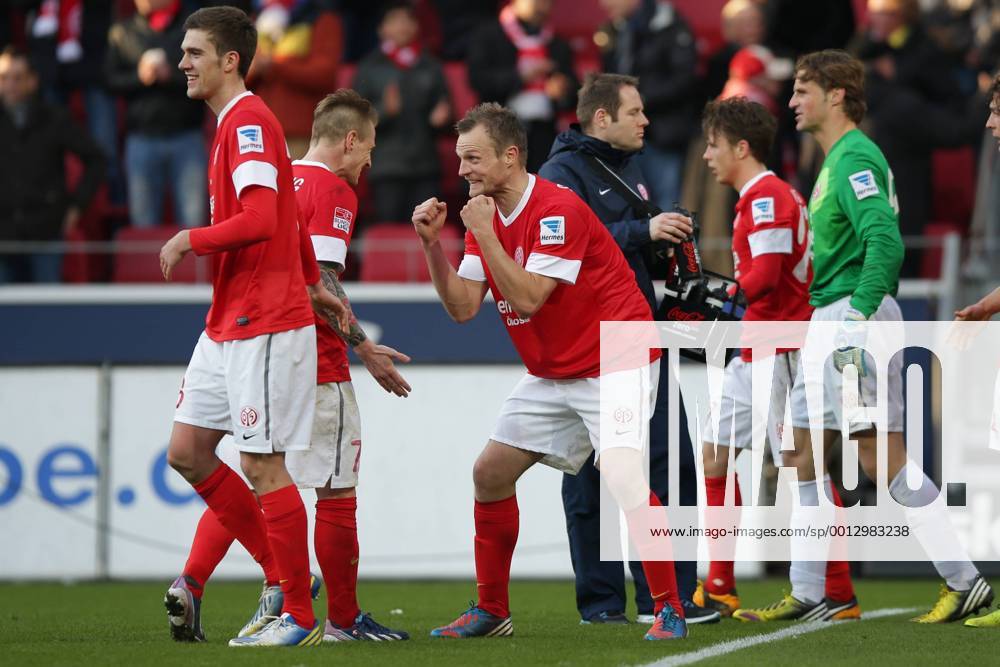 Fussball Bundesliga FSV Mainz 05 - Bayer 04 Leverkusen Spieltag 25 Fussball Maenner Saison 2012 13 Jubel Bo SVENSSON (FSV Mainz 05 - 2) - Niki ZIMLING (FSV Mainz 05 - 7)