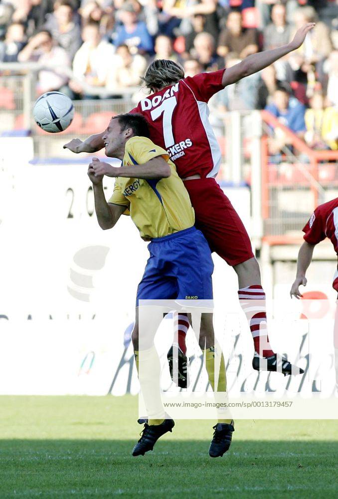 Fussball, 2. Bundesliga, Eintracht Braunschweig - Offenbacher Kickers v.l. Dennis Brinkmann (Braunschweig), Regis Dorn (OFC)