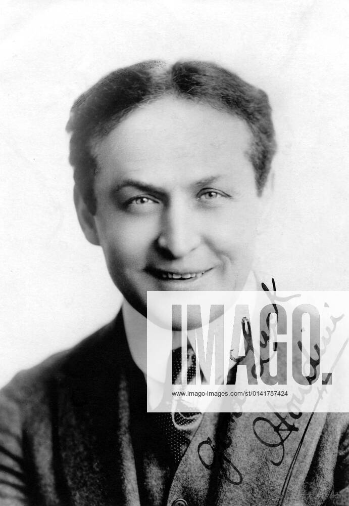 HARRY HOUDINI 1874 - 1926 HARRY HOUDINI 1874 - 1926 Escapologist, magician, illusionist, stunt performer Date: 1926. Strictly editorial use only in conjunction with the promotion of the film. Credit line mandatory. This image is copyright of the film company and is supplied under the terms of issue as film still. No commercial or book cover use permitted without prior consent from the film company. Mandatory credit line: Courtesy Ronald Grant Mary Evans