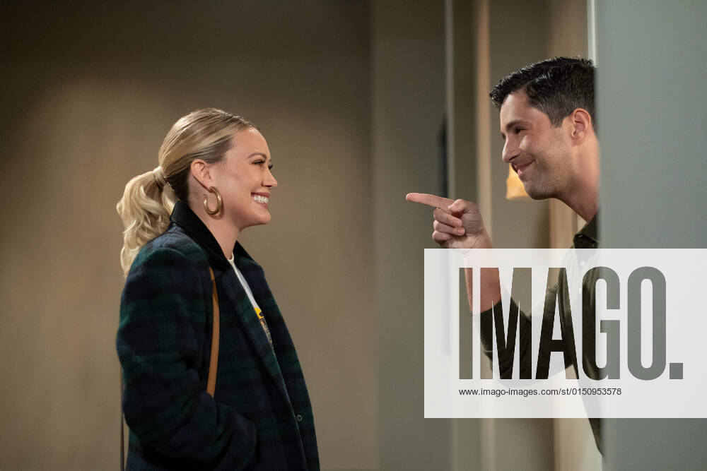 Hilary Duff, Josh Peck, How I Met Your Father (2022). Photo credit: Patrick Wymore Hulu