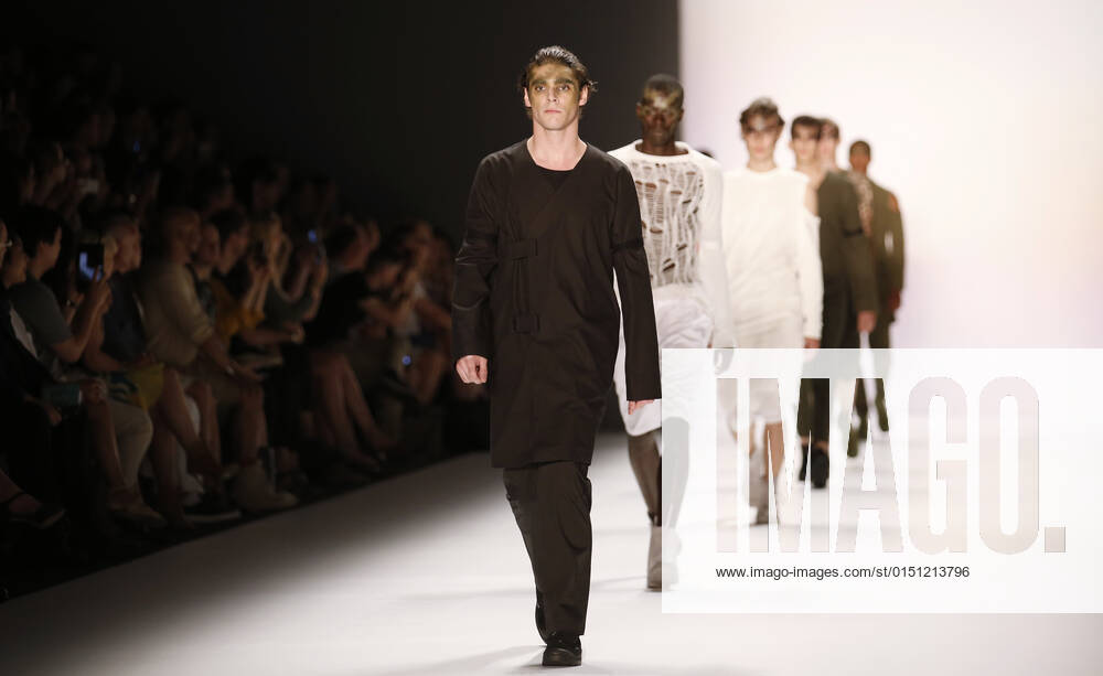 Roy Frank RJ Mitte (Breaking Bad), Models SOPOPULAR Show im Rahmen der Mercedes-Benz Fashion Week Berlin am 7. Juli 2015 im Mercedes-Benz Zelt am Brandenburger Tor in Berlin