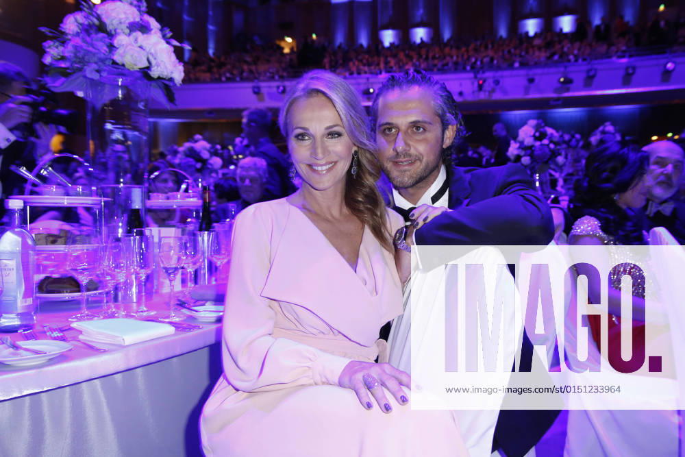 Caroline Beil mit Philipp Sattler 21. Leipziger Opernball unter dem Motto Shalom Israel am 31. Oktober 2015 in der Oper Leipzig