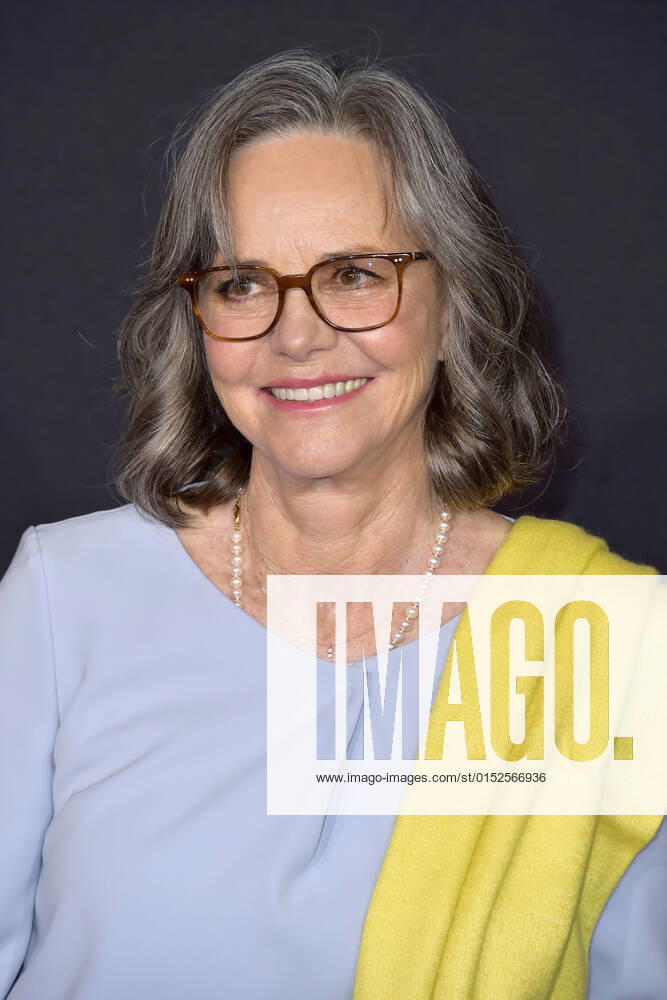 Sally Field bei der Weltpremiere der HBO TV-Serie Winning Time: The Rise of the Lakers Dynasty im Theatre at Ace Hotel. Los Angeles