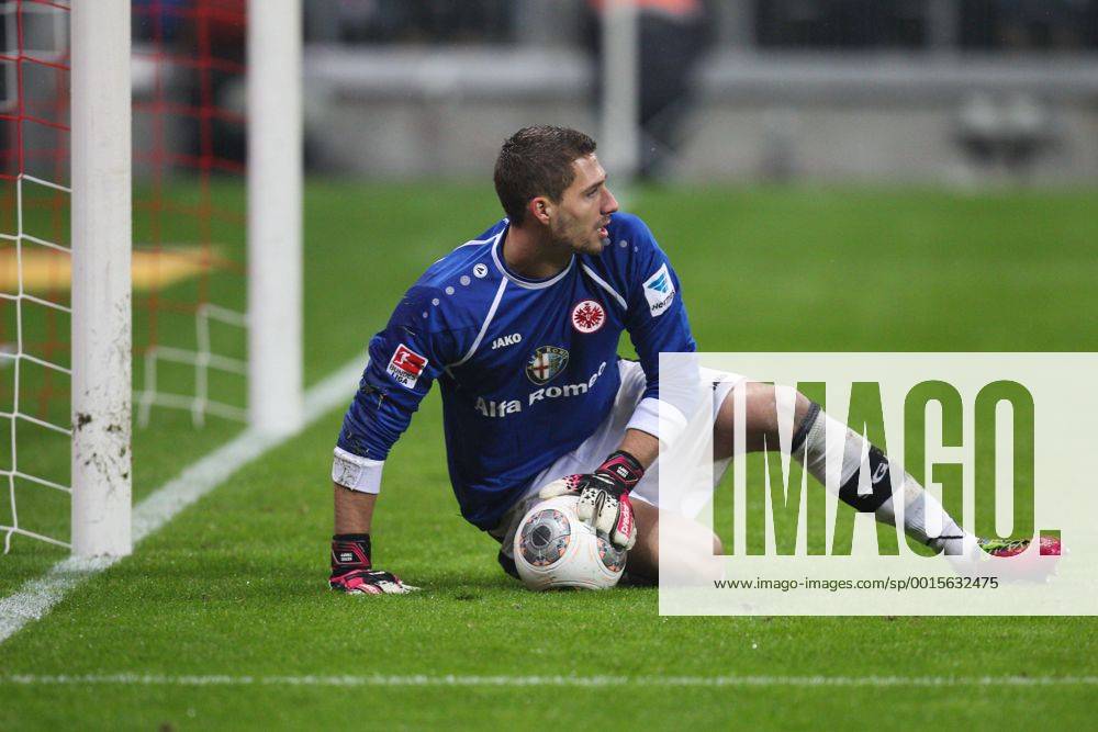 Torwartaktion von Manuel NEUER 1 (FC Bayern Muenchen) FC Bayern Muenchen vs. Eintracht Frankfurt, Fussball, 1.Bundesliga, 02.2.2014 EP_ckt
