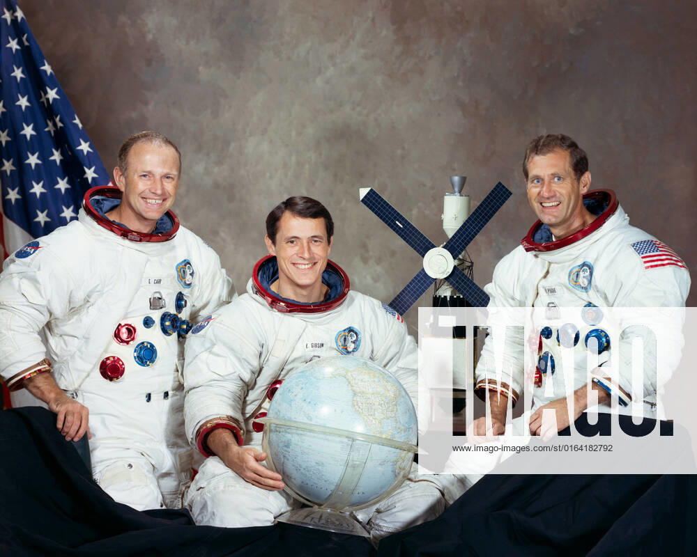 S73-33206 (August 1973) --- These three men are the prime crew for the Skylab 4 mission. Pictured in their Skylab spacesuits with a globe and a model of the Skylab space station are, left to right, astronaut Gerald P. Carr, commander; scientist-astronaut Edward G. Gibson, science pilot; and astronaut William R. Pogue, pilot.