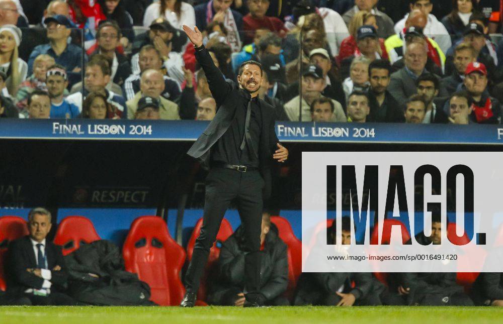 Diego Pablo SIMEONE, Trainer Atletico Madrid Emotionen, enttäuscht, Enttäuschung, Frust, frustriert, Trauer ,traurig, verzweifelt, Verzweiflung REAL MADRID - ATLETICO MADRID ( 4- 1)n. V. Fussball UEFA Champions League, Finale, im Stadion Estadio da Luz Lissabon am 24.05.2014 CL Saison 2013 2014