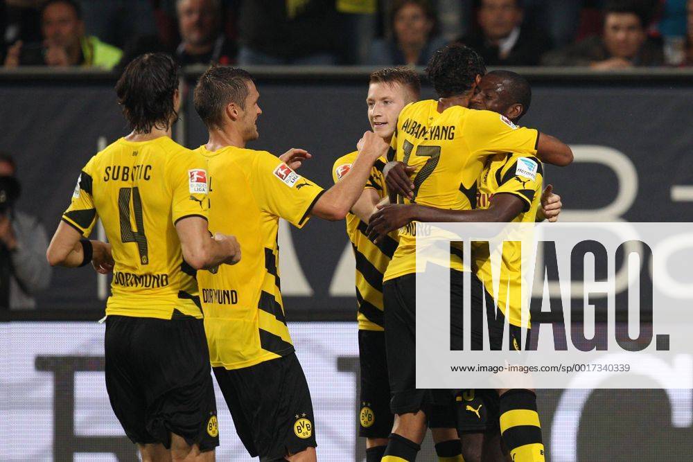 Die Mannschaft freut sich ueber das Tor von Adrian Ramos 20 (Borussia Dortmund) FC Augsburg vs. Borussia Dortmund, Fussball, 1.Bundesliga, 29.08.2014, EP_CKT