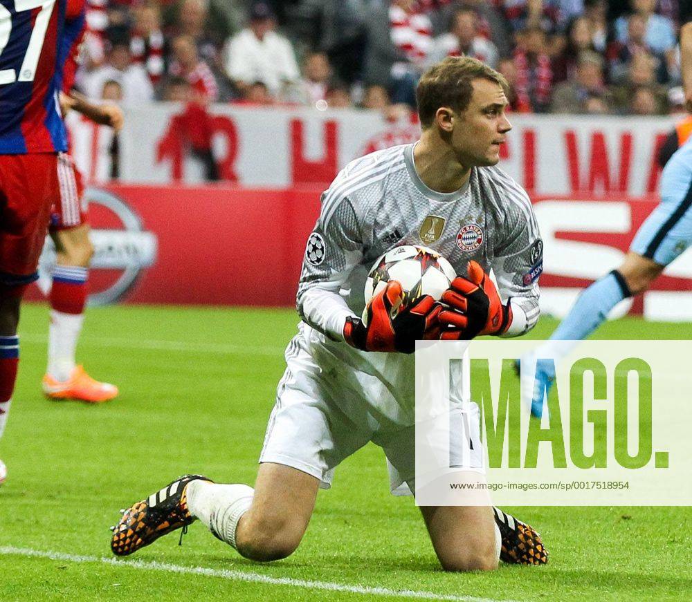 Torwartaktion von Manuel Neuer 1 (FC Bayern München) FC Bayern München vs. Manchester City, Fussball, Champions League, 17.9.2014 EP_ckt