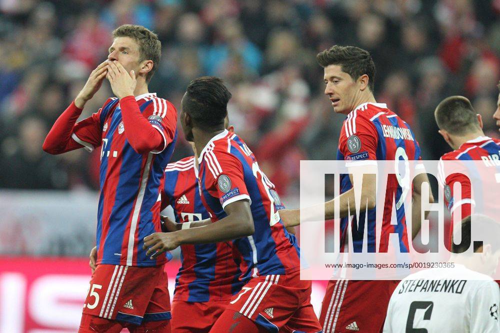 Die Mannschaft freut sich ueber das Tor von Thomas Mueller 25 (FC Bayern Muenchen) , FC Bayern Muenchen vs. Schachtar Donezk, Fussball, Champions League, 11.03.2015 EP_ckt