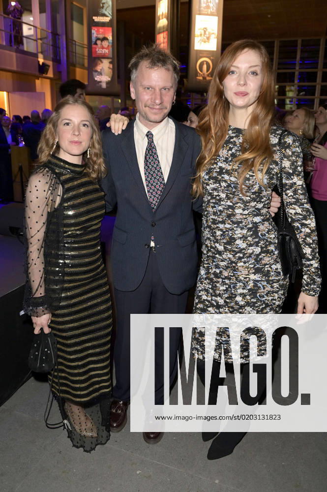 Paula Kalenberg, Robert Stadlober und Pheline Roggan beim NRW Empfang während der Berlinale 2023 73. Internationale Filmfestspiele Berlin in der Vertretung des Landes Nordrhein-Westfalen. Berlin