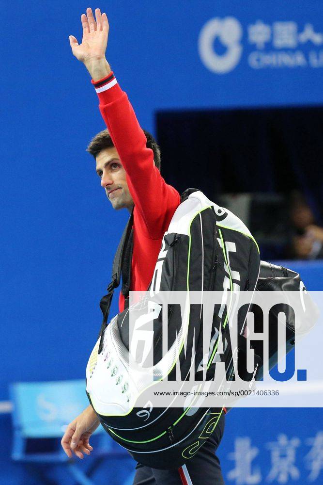 (151009) -- BEIJING, Oct. 9, 2015 -- Novak Djokovic of Serbia waves to the audience while leaving the court after defeating John Isner of the United States during their men s singles quarterfinal at the China Open tennis tournament in Beijing, China, Oct. 9, 2015. Djokovic won 2-0. ) (SP)CHINA-BEIJING-TENNIS-CHINA OPEN-MEN S SINGLES-QUARTERFINAL-DJOKOVIC VS ISNER XingxGuangli
