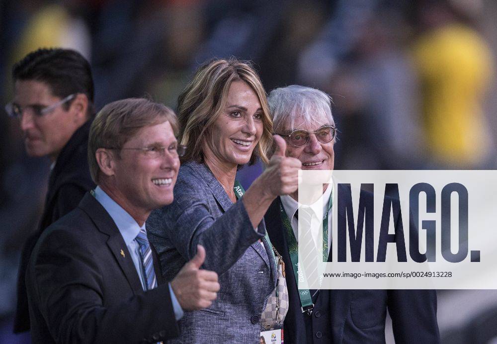 Die ehemalige Kunstturnerin Nadia COMANECI, ROM, mit Ehemann Bart CONNER, USA, links, ehemaliger Turner, und Formel 1-Boss Bernie ECCLESTONE, GBR, Eroeffnungsfeier, Opening Ceremony im Maracana Stadion, am 05.08.2016 Olympische Sommerspiele 2016, vom 05.08. - 21.08.2016 in Rio de Janeiro Brasilien.