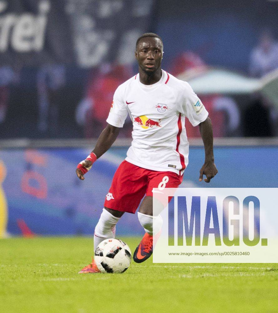 Fußball, 1. Bundesliga, Saison 2016 2017, 6. Spieltag, RB Leipzig - FC Augsburg, Freitag (30.09.2016), Red Bull Arena, Leipzig. Leipzigs Naby Deco Keita am Ball. RM001