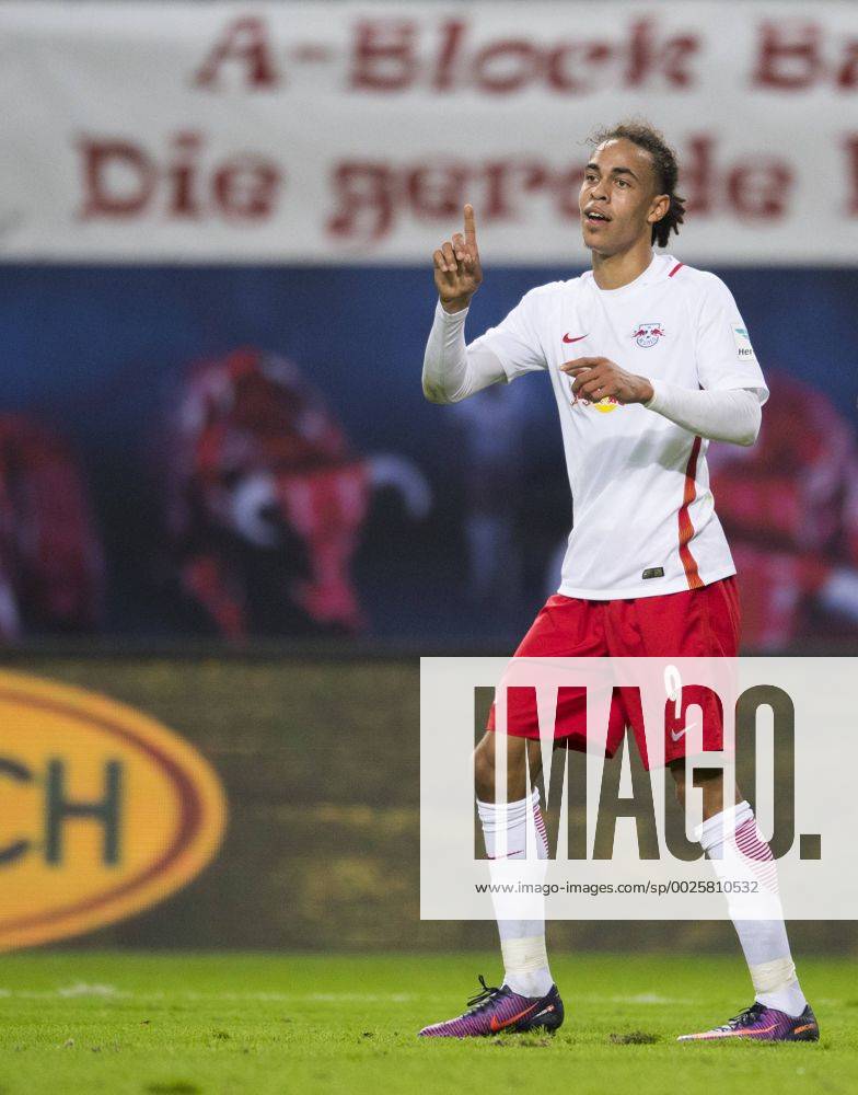 Fußball, 1. Bundesliga, Saison 2016 2017, 6. Spieltag, RB Leipzig - FC Augsburg, Freitag (30.09.2016), Red Bull Arena, Leipzig. Leipzigs Yussuf Poulsen. RM001