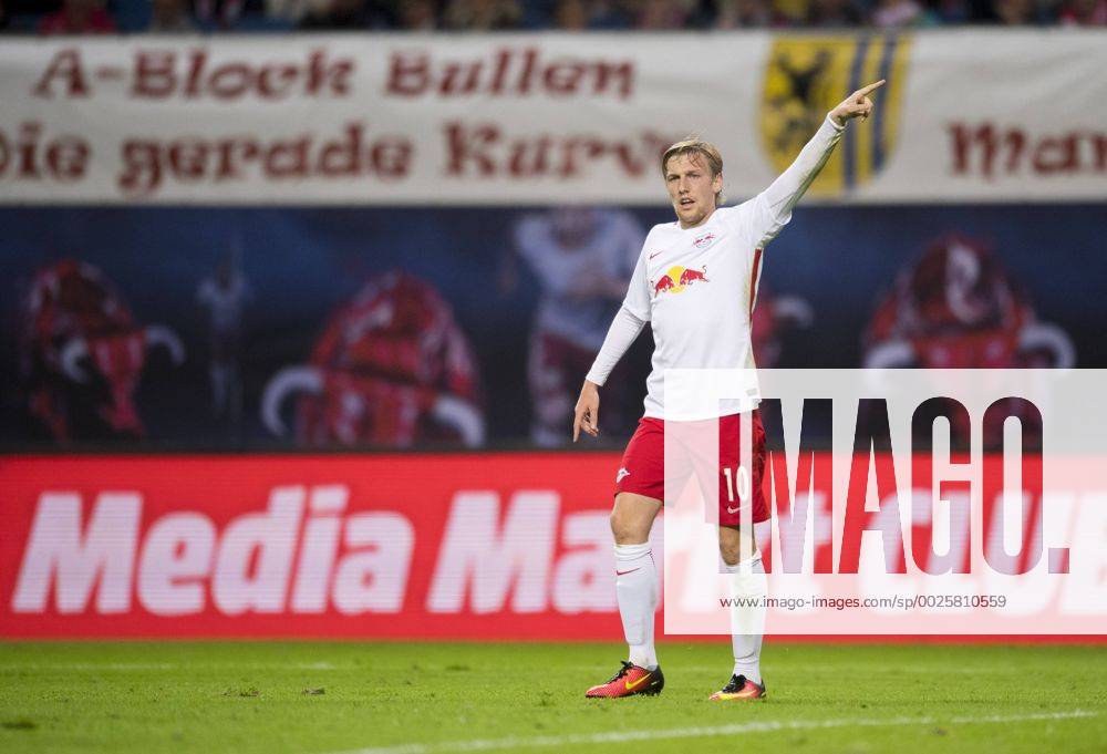 Fußball, 1. Bundesliga, Saison 2016 2017, 6. Spieltag, RB Leipzig - FC Augsburg, Freitag (30.09.2016), Red Bull Arena, Leipzig. Leipzigs Emil Forsberg. RM001