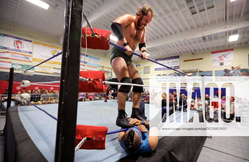 Oceanside, California, USA - 10 15 2016_Oceanside, CA_SoCal Pro Wrestling s Rumble in Oceanside event at the Oceanside Boys & Girls Club gymnasium_._Photo by Sports - October 15, 2016 - ZUMAn47_