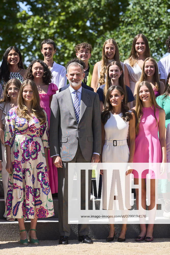 Madrid Princess Leonor and Princess Sofia and Queen Letizia and King Felipe during a meeting with the board and students of the Spanish committee of the United World College foundation, sponsors of the scholarships for students, at La Zarzuela palace in Madrid. No Spain Â