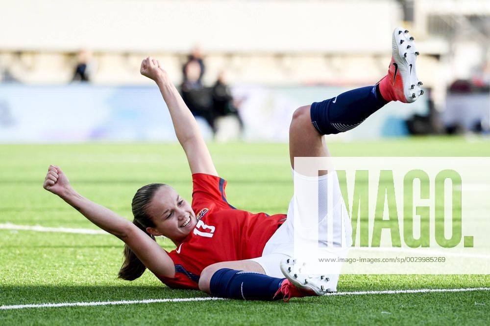 Guro Reiten of Norway celebrates after scoring 3-0 during the FIFA Women s World Cup Qualifier match between Norway and Slovakia on September 19, 2017 in Sarpsborg. Photo: Fredrik Varfjell BILDBYRN kod FV 150013