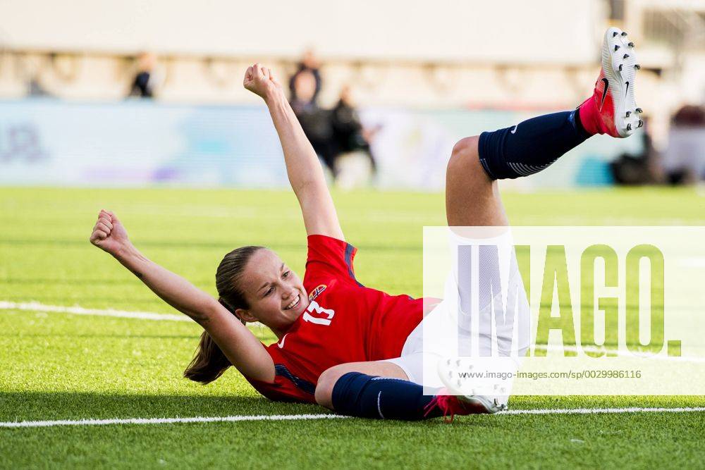 Guro Reiten of Norway celebrates after scoring 3-0 during the FIFA Women s World Cup Qualifier match between Norway and Slovakia on September 19, 2017 in Sarpsborg. Photo: Fredrik Varfjell BILDBYRN kod FV 150013