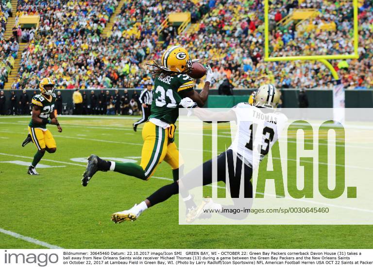 GREEN BAY, WI - OCTOBER 22: Green Bay Packers cornerback Davon House (31) takes a ball away from New Orleans Saints wide receiver Michael Thomas (13) during a game between the Green Bay Packers and the New Orleans Saints on October 22, 2017 at Lambeau Field in Green Bay, WI. (Photo by Larry Radloff Icon Sportswire) NFL American Football Herren USA OCT 22 Saints at Packers Icon1710221305