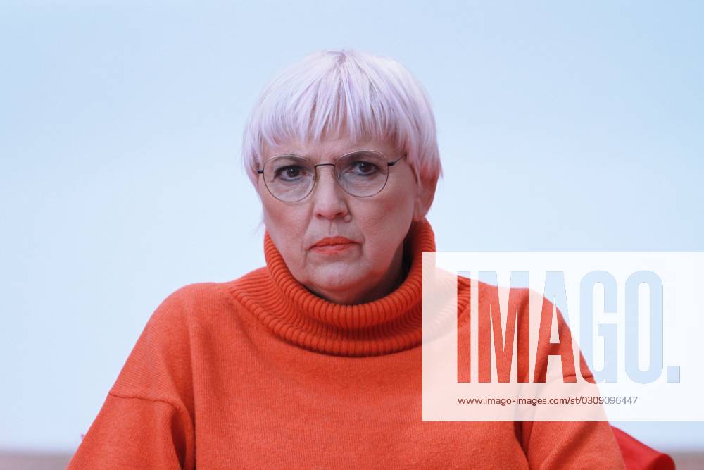 Frankfurt Main, Hessen, Deutschland, 18.10.2023: Frankfurter Buchmesse: Kulturstaatsministerin Claudia Roth, Grüne, in einer Diskussionsrunde mit dem Titel Hoffnung für Russland: Irgendwer, irgendwie, irgendwann .