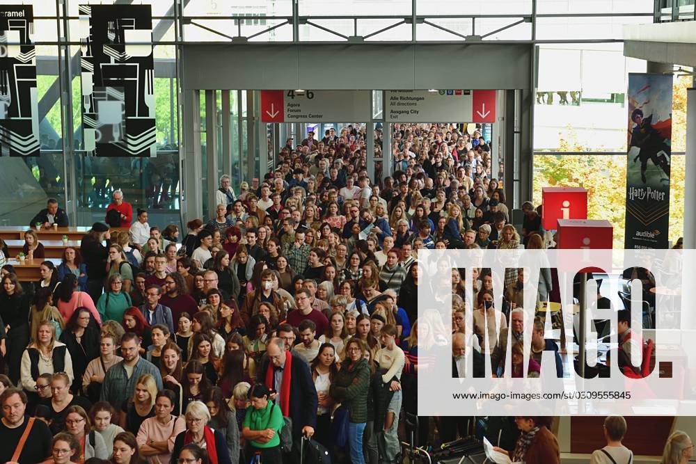 Frankfurter Buchmesse Frankfurter Buchmesse 2023. Der Besucherandrang am, heutigen Messesamstag ist groß. Frankfurt am Main Messe Hessen Deutschland