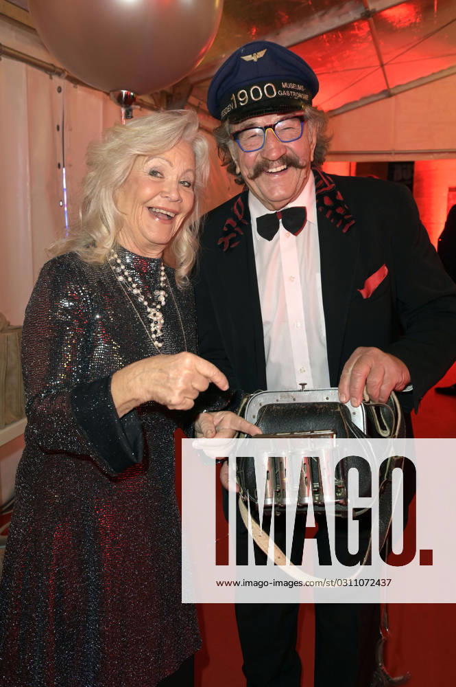 Dorit Gäbler mit Ehemann Karl-Heinz Bellmann bei der 15. Hope Gala 2023 im Schauspielhaus. Dresden