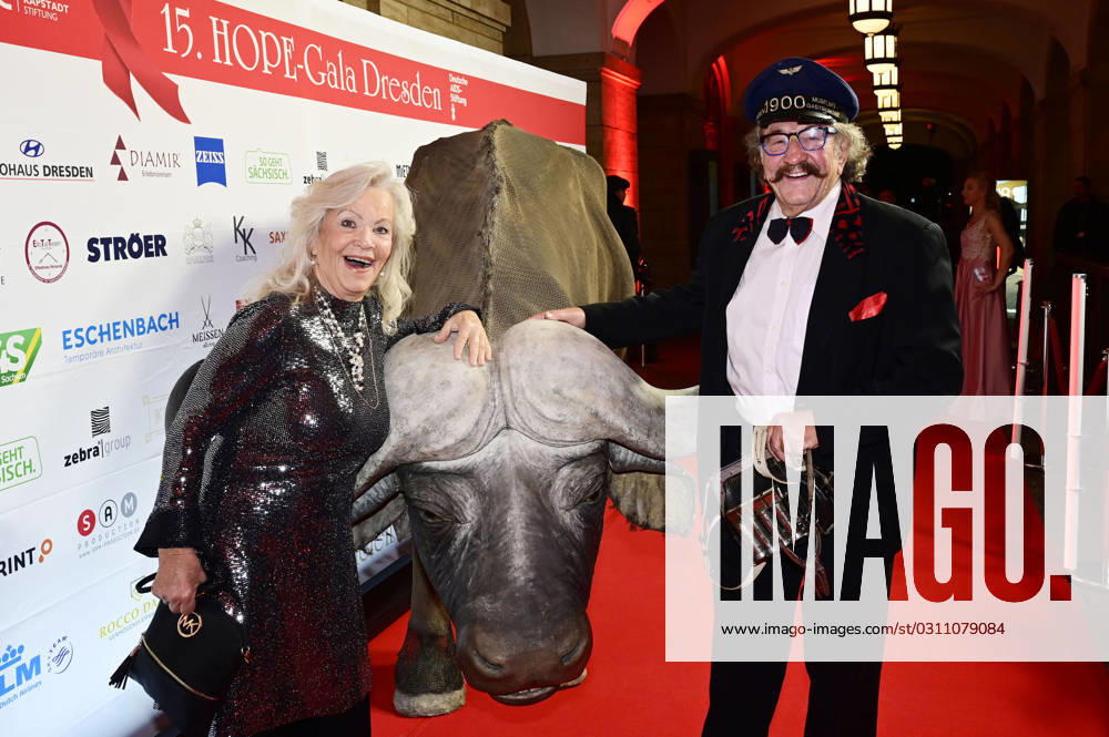 Dorit Gäbler mit Ehemann Karl-Heinz Bellmann bei der 15. Hope Gala 2023 im Schauspielhaus. Dresden