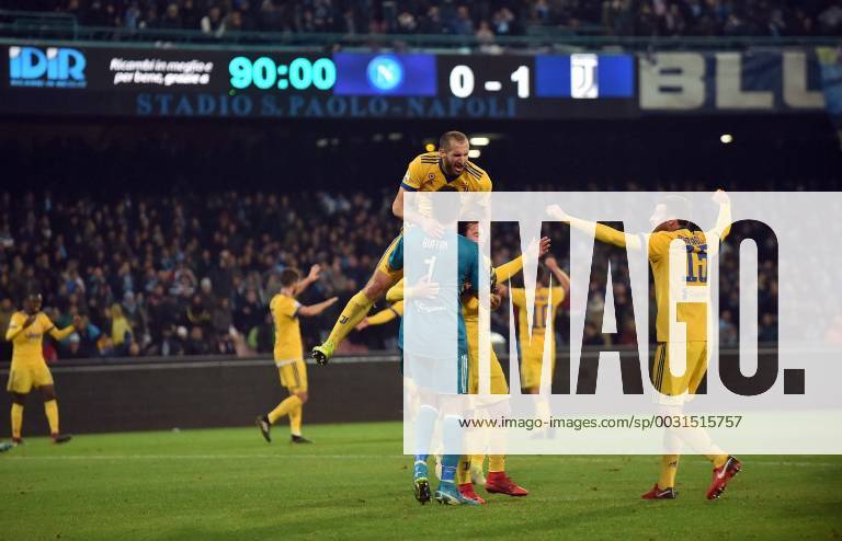 Foto IPP Felice De Martino Napoli 01 12 2017 Calcio Campionato italiano serie A 2017 2018 Napoli - Juventus Nella foto: gianluigi buffon, claudio marchisio giorgio chiellini e andrea barzagli festeggiano la vittoria Italy Photo Press World Copyright 0