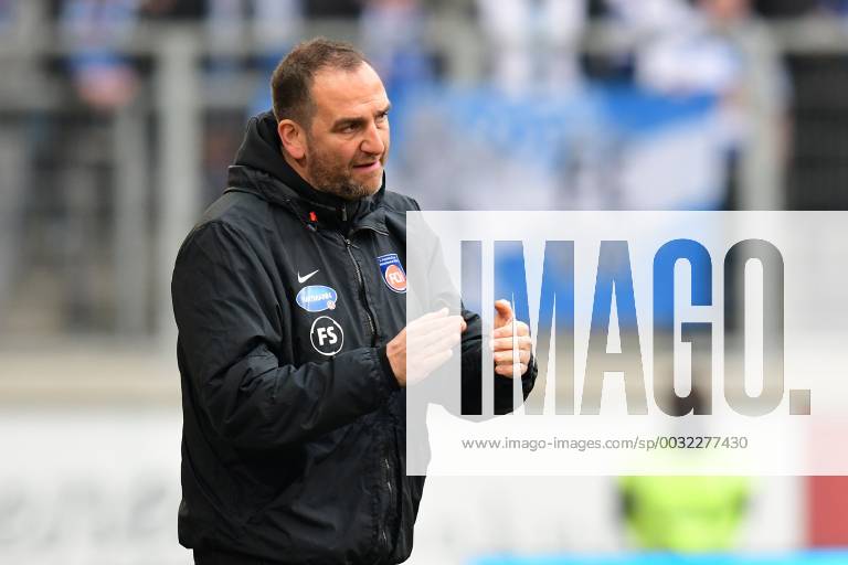 Trainer Frank Schmidt ( 1 FC Heidenheim ) gestikuliert. 27.01.2018 --- Fussball --- 2. Bundesliga --- MSV Duisburg vs 1 FC Heidenheim Duisburg Schauinsland Reisen Are