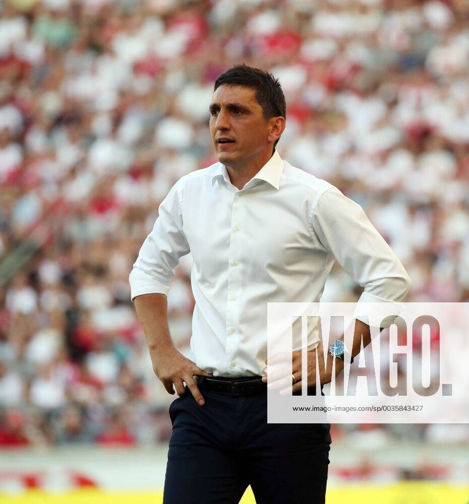 VfB Stuttgart - Atletico Madrid Deutschland, Stuttgart, 05.08.2018, Fussball, Bundesliga, Saison 2018 2019, Testspiel, VfB Stuttgart - Atletico Madrid: Tayfun Korkut (Trainer VfB Stuttgart).
