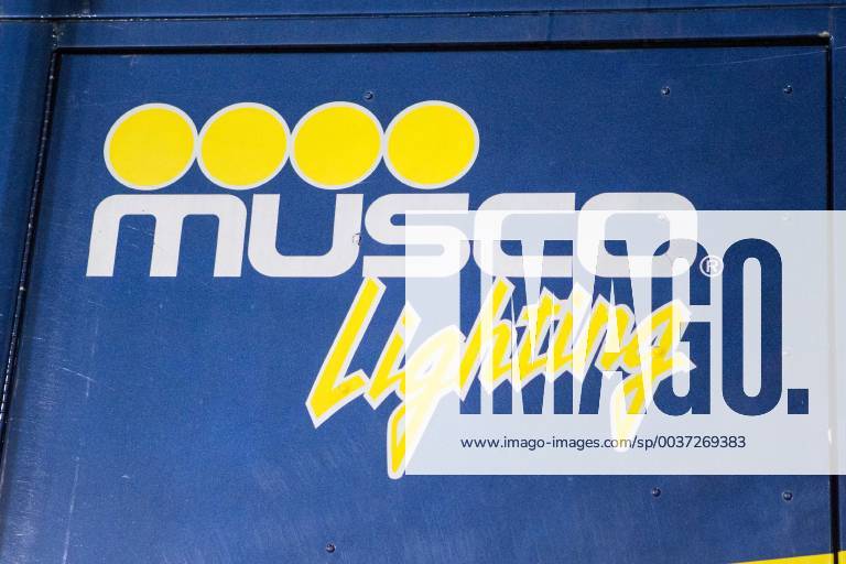 Leipzig, 29.10.2018, Alfred-Kunze-Sportpark, Fußball, Herren, NOFV Oberliga , BSG Chemie Leipzig - Training unter Flutlicht , Im Bild: musco lighting Logo, Gemäß den Vorgaben des DFB Deutscher Fußball Bund ist es untersagt, in dem Stadion und oder vom Spiel angefertigte Fotoaufnahmen in Form von Sequenzbildern und oder videoähnlichen Fotostrecken zu verwerten bzw. verwerten zu lassen. DFB regulations prohibit any use of photographs as image sequences and or quasi-video.