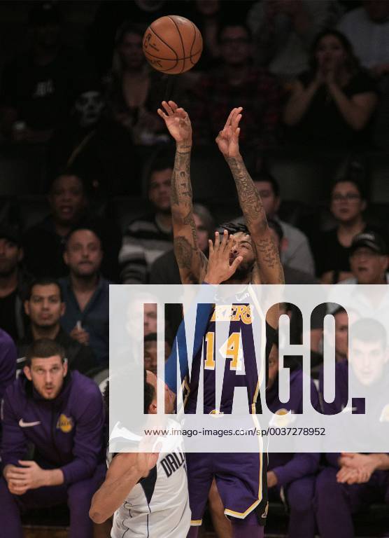 Los Angeles, California, U.S - Brandon Ingram 14 of the Los Angeles Lakers takes a shot over Dennis Smith Jr. 1 of the Dallas Mavericks prior to their NBA Basketball Herren USA game on Wednesday October 31, 2018 at the Staples Center in Los Angeles, California. Lakers vs Mavericks - ZUMAp124 20181031_zaa_p124_012