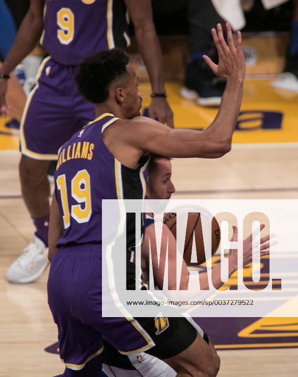 Los Angeles, California, U.S - Johnathan Williams 19 of the Los Angeles Lakers blocks J.J. Barea 5 of the Dallas Mavericks during their NBA Basketball Herren USA game on Wednesday October 31, 2018 at the Staples Center in Los Angeles, California. Lakers vs Mavericks - ZUMAp124 20181031_zaa_p124_024