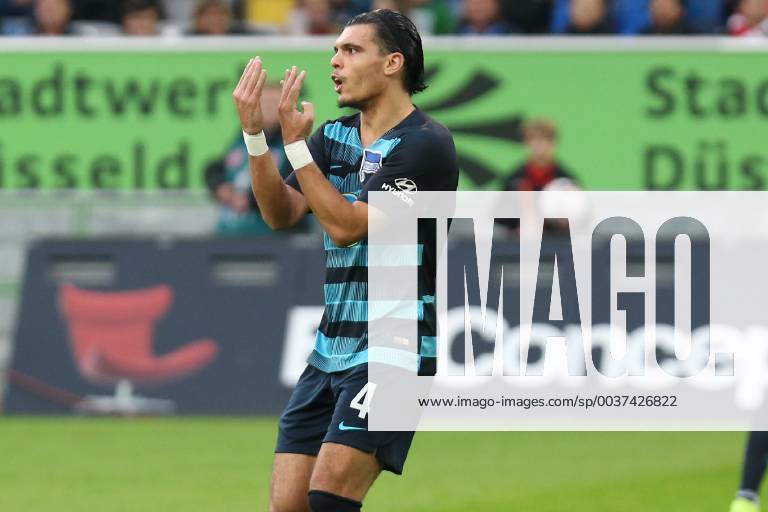 Fußball 1. Liga 11. Spieltag Fortuna Düsseldorf - Hertha BSC Berlin am 09.11.2018 in der ESPRIT arena in Düsseldorf Karim Rekik (Berlin) gestikuliert