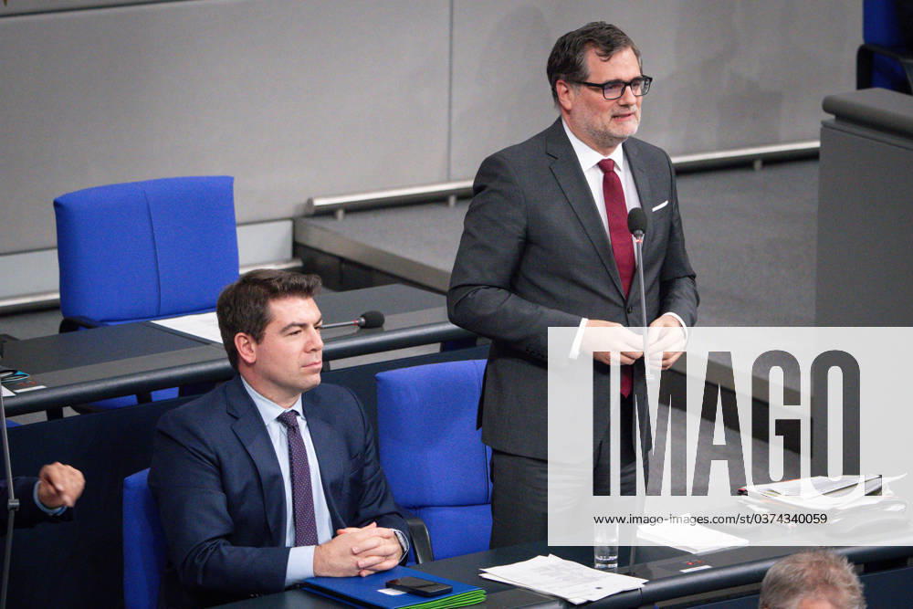 Deutscher Bundestag, 143. Plenarsitzung Wolfgang Schmidt Kanzleramtsminister (SPD) im Portrait bei Befragung der Bundesregierung BMEL und BKAmt bei der 143. Sitzung des Deutschen Bundestag in Berlin, 13.12.2023 Berlin Berlin Deutschland